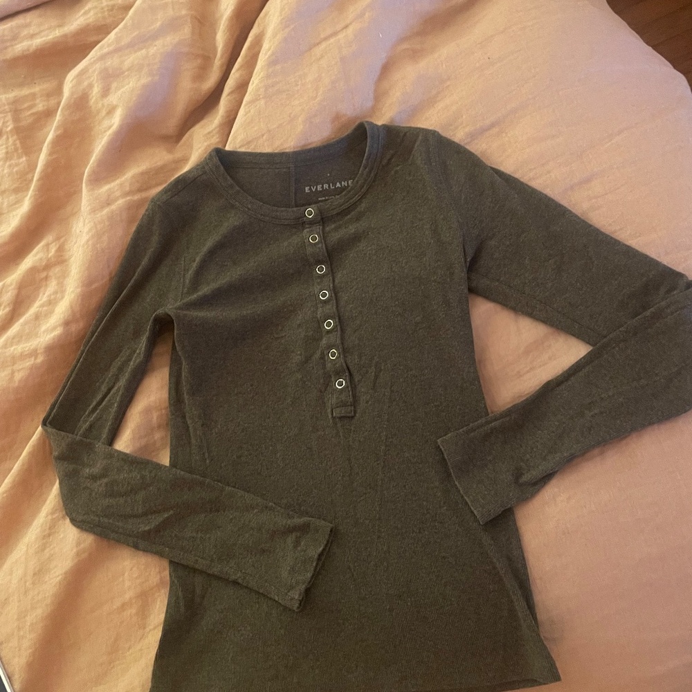 Everlane Ribbed luxe henley - Picture 2 of 3